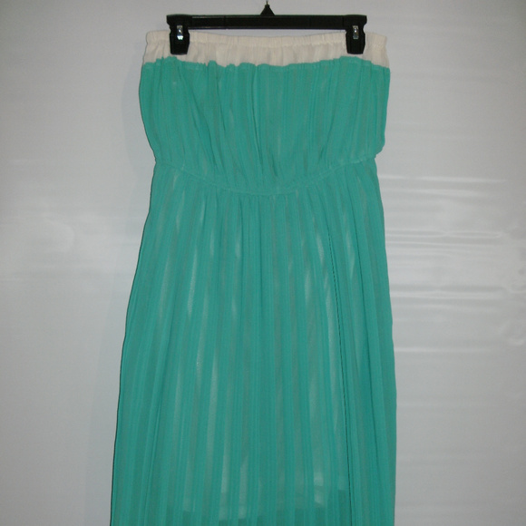 Body Central Dresses & Skirts - Body Central Long Strapless Pleated Summer Dress